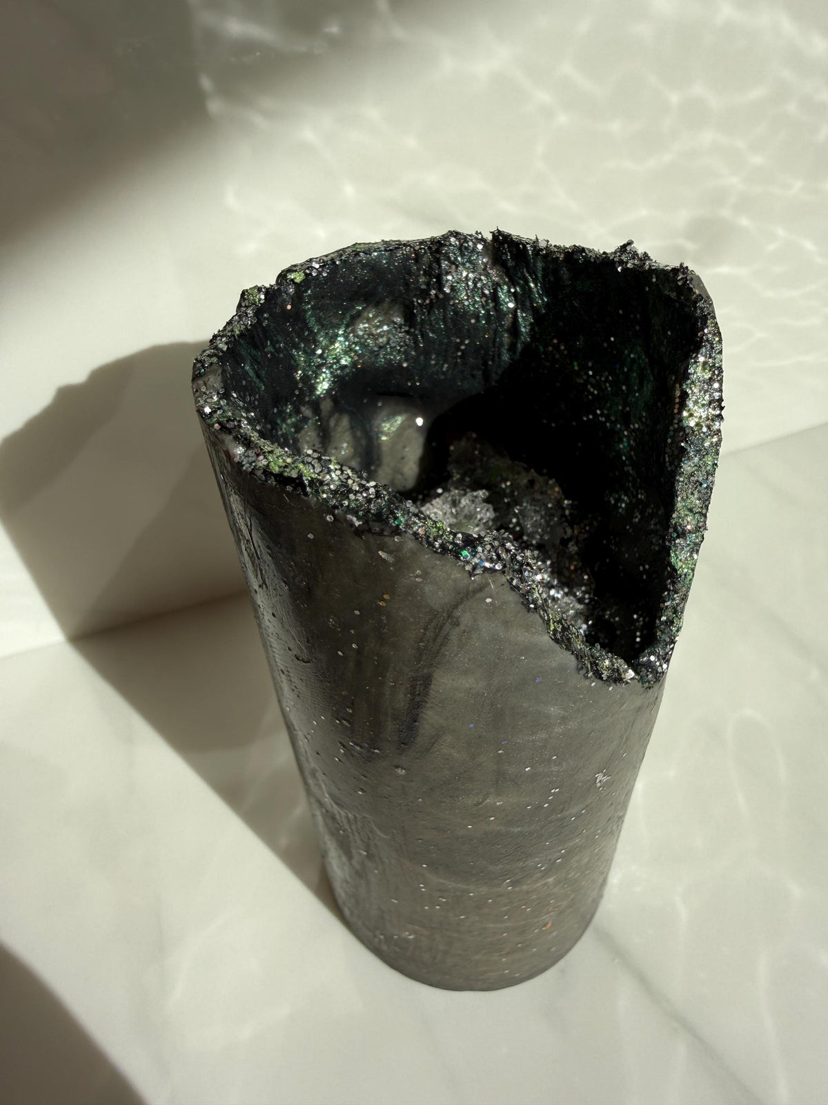 Gray Geode‑Look Candle • Iridescent Crystal‑Inspired Center • Metallic Art Pillar