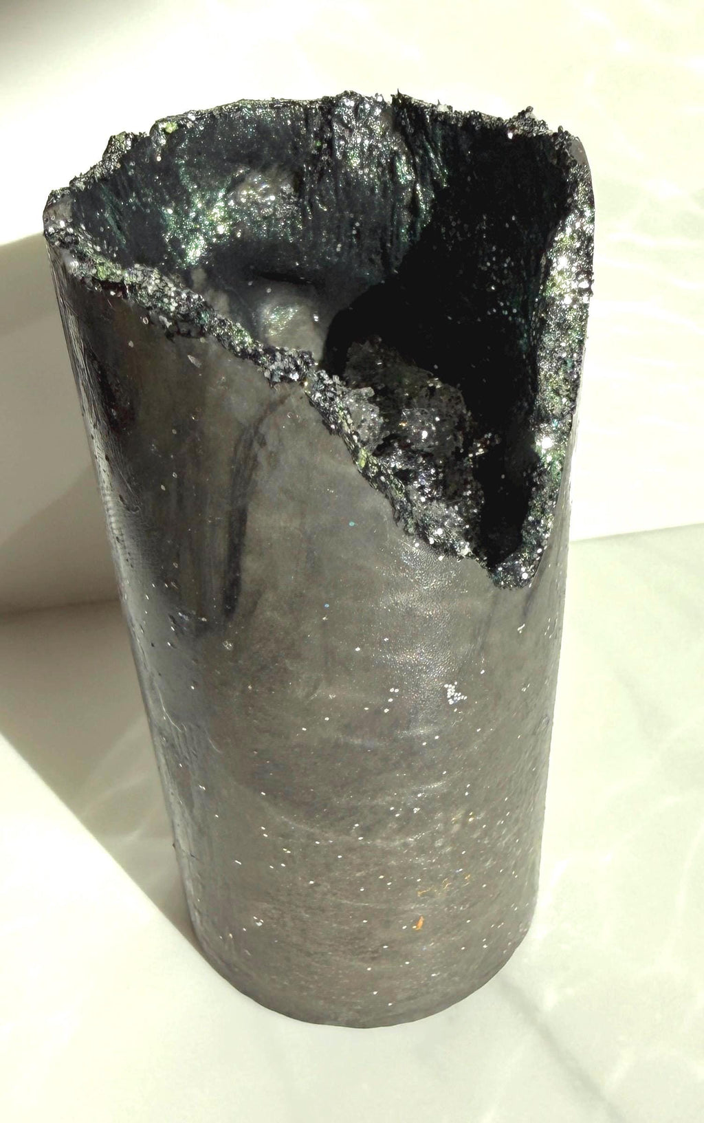 Gray Geode‑Look Candle • Iridescent Crystal‑Inspired Center • Metallic Art Pillar