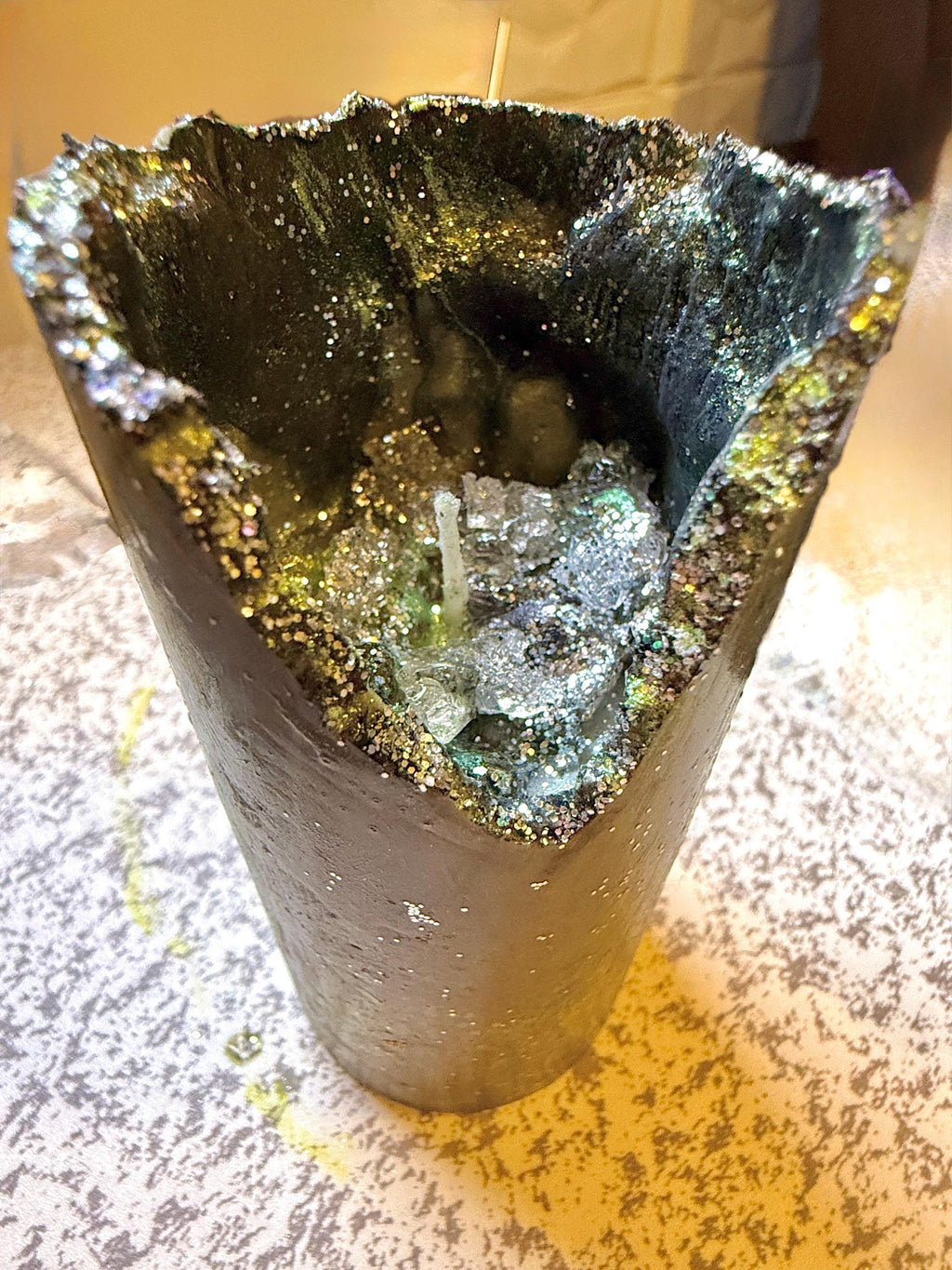 Gray Geode‑Look Candle • Iridescent Crystal‑Inspired Center • Metallic Art Pillar