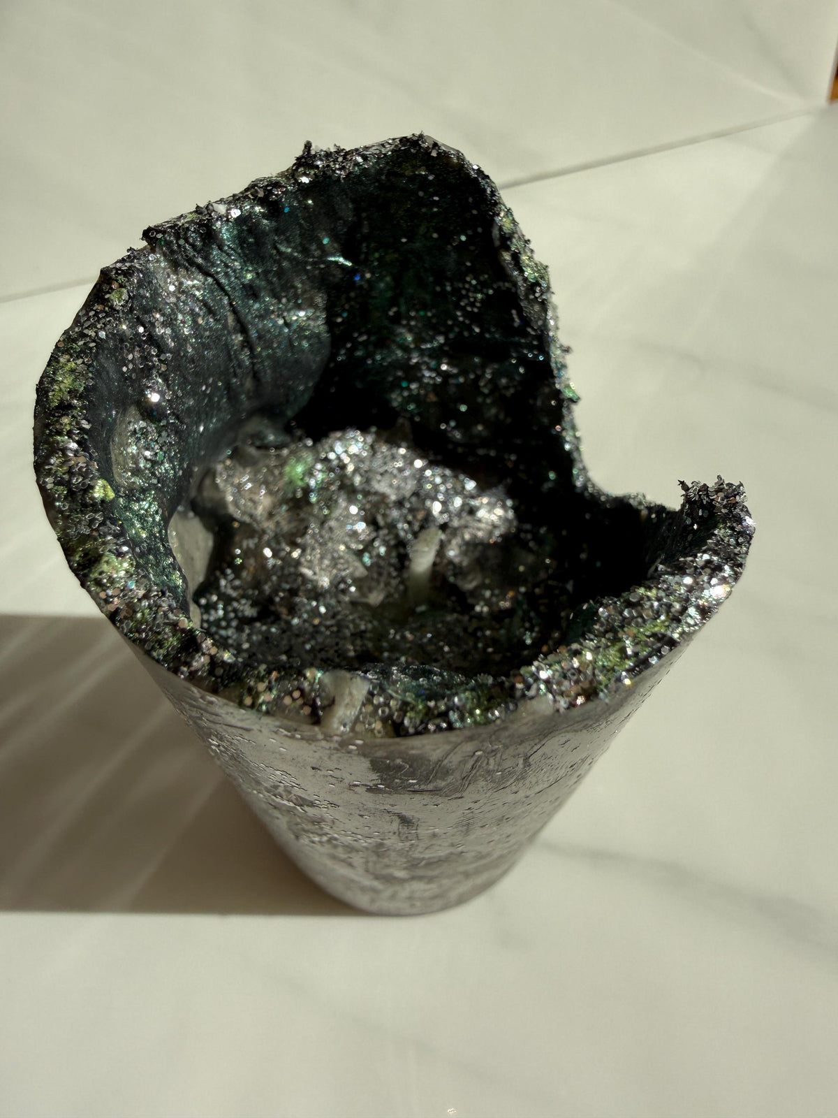 Gray Geode‑Look Candle • Iridescent Crystal‑Inspired Center • Metallic Art Pillar