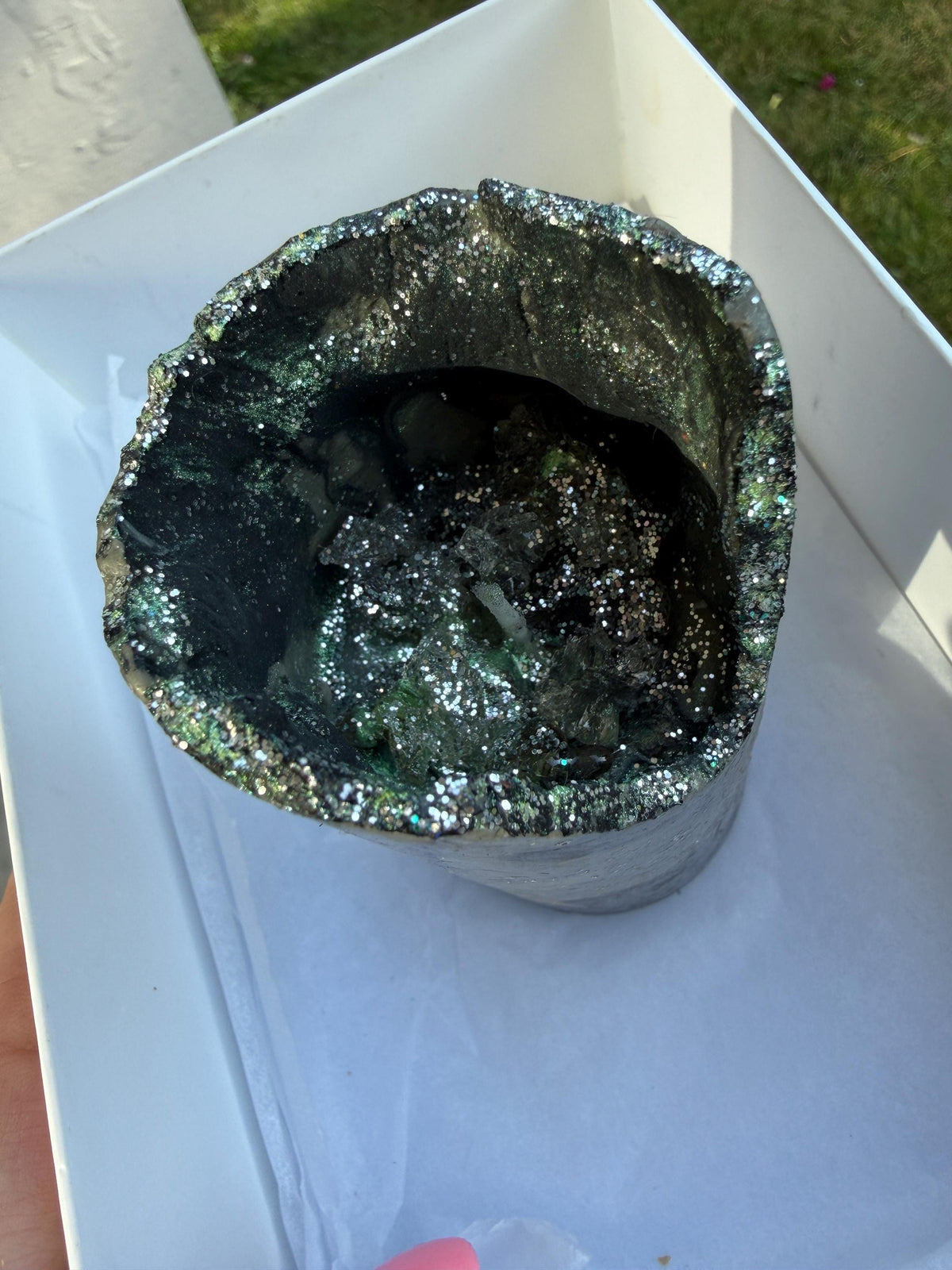 Gray Geode‑Look Candle • Iridescent Crystal‑Inspired Center • Metallic Art Pillar
