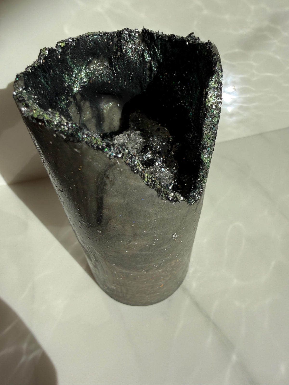 Gray Geode‑Look Candle • Iridescent Crystal‑Inspired Center • Metallic Art Pillar