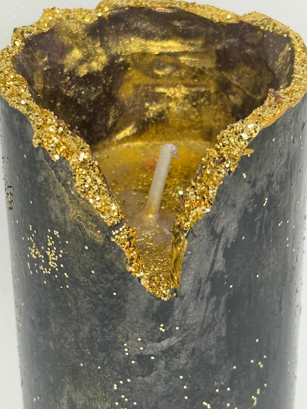 Handmade Luxury Irregular Candle | Black Wax with Sparkling Gold Rim | Modern Decor 02